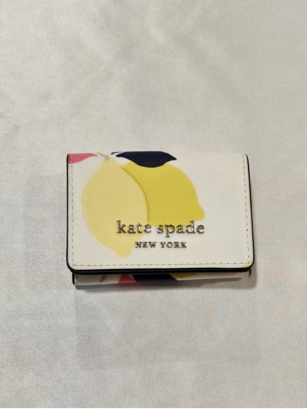 kate spade White Lemon Print Card Holder with Yellow Accents🍋🍋🍋🍋🍋🍋